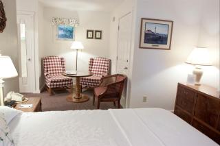 Romantic Getaway Accommodation Overlooking West Penobscot Bay in Maine - 5