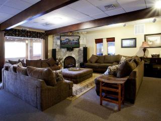 Spacious Vacation Rental for Groups or Events with Sauna and Hot Tub in Athol, Idaho - 9