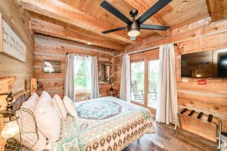 Secluded Luxurious Cabin with Spectacular Living Spaces in Tennessee - 9