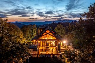 Secluded Luxurious Cabin with Spectacular Living Spaces in Tennessee - 3