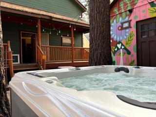 Beautiful Modern Cabin in with Fire Pit and Hot Tub, the Perfect Base for Outdoor Adventures in Big Bear, California - 6