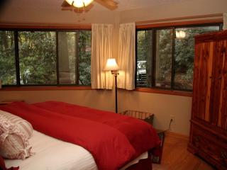 Inviting Tree House Cabin near Mount Mitchell in North Carolina - 2