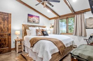 Vacation Cabin Rental with Hot Tub and Fire Pit in Fredericksburg, Texas - 7