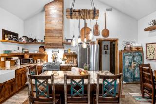 Vacation Cabin Rental with Hot Tub and Fire Pit in Fredericksburg, Texas - 6