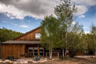 Eco-Friendly Cabin with Views of the Rocky Mountains in Colorado - 0