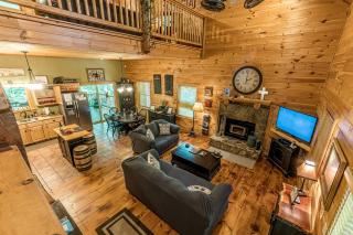 Relaxing Cabin with Screened Porch in Sautee Nacoochee, Georgia - 9