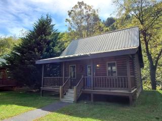 Nostalgic Riverside Cabin Haven Near New River, Virginia - 1