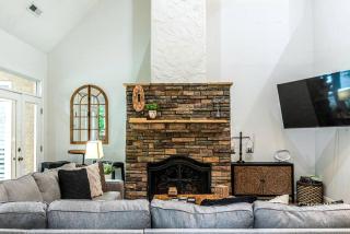 Impressive Luxurious Rental with Pool and Game Space in NC - 5