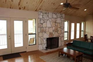 Spacious Cabin Rental for a Family Getaway in Hill Country - 8