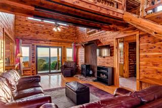 Incredible Pet-Friendly Cabin Located on Top of a Magnificent Mountain in Compton, AR - 6