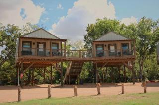 Texas Waterside Escape: Glamping Holiday in a Tented Cabin with Shared Comforts - 0