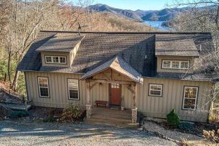 Lake Cabin Fully Equipped Ideal for Big Families in Topton, North Carolina - 0