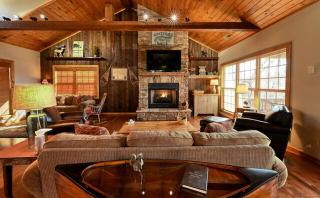 Lake Cabin Fully Equipped Ideal for Big Families in Topton, North Carolina - 1