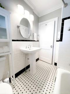 Amazing Cottage with Great Sights in Charlotte, North Carolina - 4
