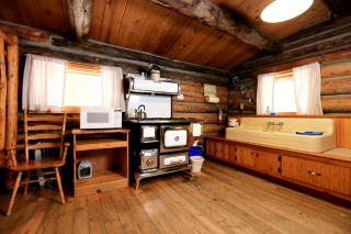 Cozy Cabin Rental with Vintage Claw Tub near Steamboat Springs, Colorado - 4