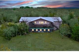 Incredible Spacious Rental with Fantastic Activities for an Unforgettable Family Adventure by the Lake in Cookson, Oklahoma - 8