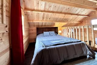 Secluded, Pet Friendly Cabin near Denali National Park with Mountain and Lake Views, Perfect for an Alaskan Escape - 3