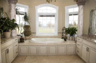 Stately Accommodation for a Romantic Getaway in Christian County, Kentucky - 4