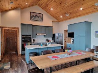 Fantastic Cabin with Pool Table and Games in Gartlinburg, Tennessee - 8
