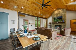 Fantastic Cabin with Pool Table and Games in Gartlinburg, Tennessee - 6