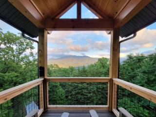 Fantastic Cabin with Pool Table and Games in Gartlinburg, Tennessee - 4