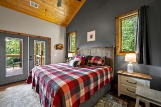 Fantastic Cabin with Pool Table and Games in Gartlinburg, Tennessee - 3