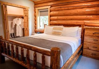 Spacious Pet-Friendly Log Cabin with King Bed & Full Kitchen | Bonners Ferry, Idaho Retreat - 1
