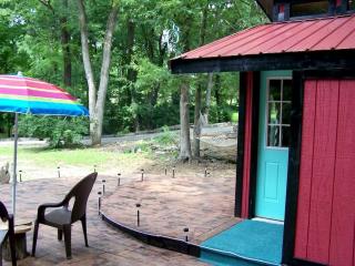 Cozy Backstage Tiny House Near Old Hickory Lake – Pet-Friendly, Private Deck, Breakfast Included - 3