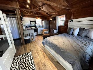Incredible Lakefront Cabin for a Wonderful Family Adventure in Nature in Hemphill, Texas - 7