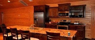 Idyllic Vacation Cabin Perched on Beaver Lake in Arkansas - 4