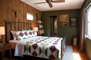 Charming Cabin Retreat on the Kern River with Hot Tub & River Access Near Kernville, CA - 7
