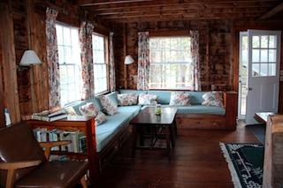 Spacious Dog-Friendly Cottage in the Gorgeous Boothbay Harbor of Maine - 3
