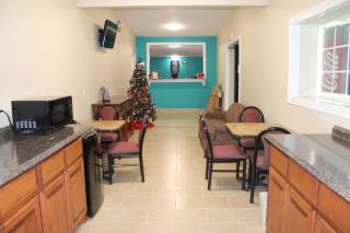 American Inn & Suites - Paris - 9