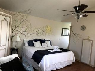 Romantic Cottage on a Private 40-Acre Retreat in Northern Missouri - 7