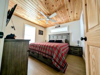 Peaceful Lakeside Cottage with Fire Pit & Screened Porch near Flanders Pond in Sullivan, Maine - 7