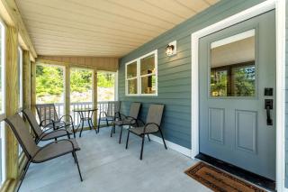 Peaceful Lakeside Cottage with Fire Pit & Screened Porch near Flanders Pond in Sullivan, Maine - 6
