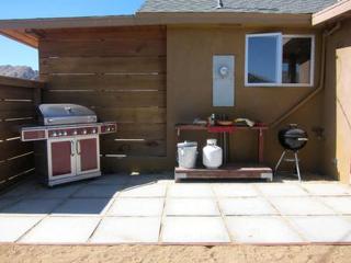 Secluded Cottage with Impressive Views on 20-Acre Retreat in Joshua Tree, California - 4
