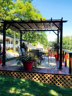 Stunning Bed and Breakfast Room with Reading Nook for a Getaway near Rockland, Maine - 5