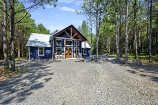 Breathtaking Luxurious Cabin with Fire Pit, Screened Beautiful Porch and Jacuzzi in Oklahoma - 0