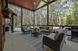 Breathtaking Luxurious Cabin with Fire Pit, Screened Beautiful Porch and Jacuzzi in Oklahoma - 6
