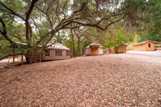 Elegant Yurt Tucked Beneath Oak Trees on Southern California Ranch - 4