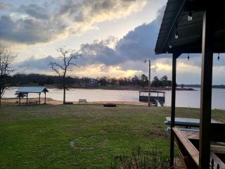 Charming Cabin with Private Dock on Lake for Lovely Family Glamping Near Oklahoma City - 6