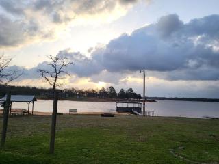 Charming Cabin with Private Dock on Lake for Lovely Family Glamping Near Oklahoma City - 1