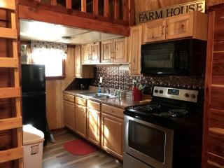Cozy Cabin Rental on a Winery for a Romantic Weekend Getaway in Oklahoma - 8