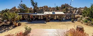 Impressive Retreat with a Private Pool and Hot Tub for a Joshua Tree Getaway - 5