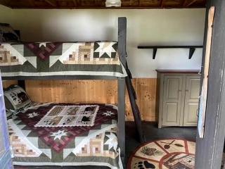 Charming Lakeside Cabin Bungalow with Timeless Rustic Beauty near Portage Lake in Maine - 5