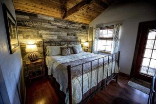 Blue Bird Cabin with Hot Tub in Texas Hill Country - 7