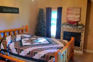 Peaceful Getaway on a Farm near Waterloo, Iowa - 7