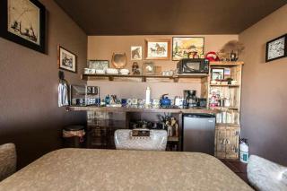 Eclectic Cabin Rental near Joshua Tree National Park - 8