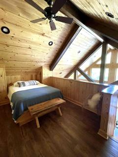 Peaceful Cabin with Dock and Pond Views in Georgia - 4